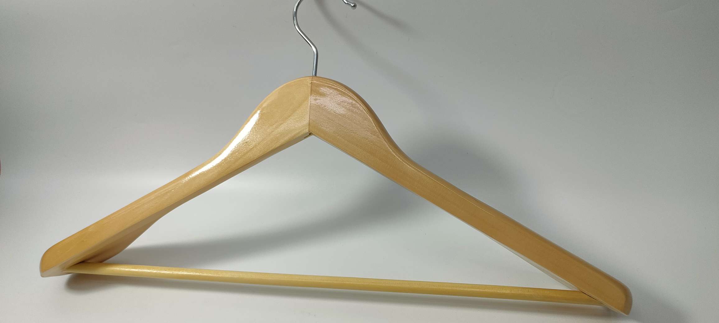Direct sales of solid wood clothes hangers for clothing stores, first-class solid wood clothes racks, logo customization, anti-slip wooden clothes hangers details Picture