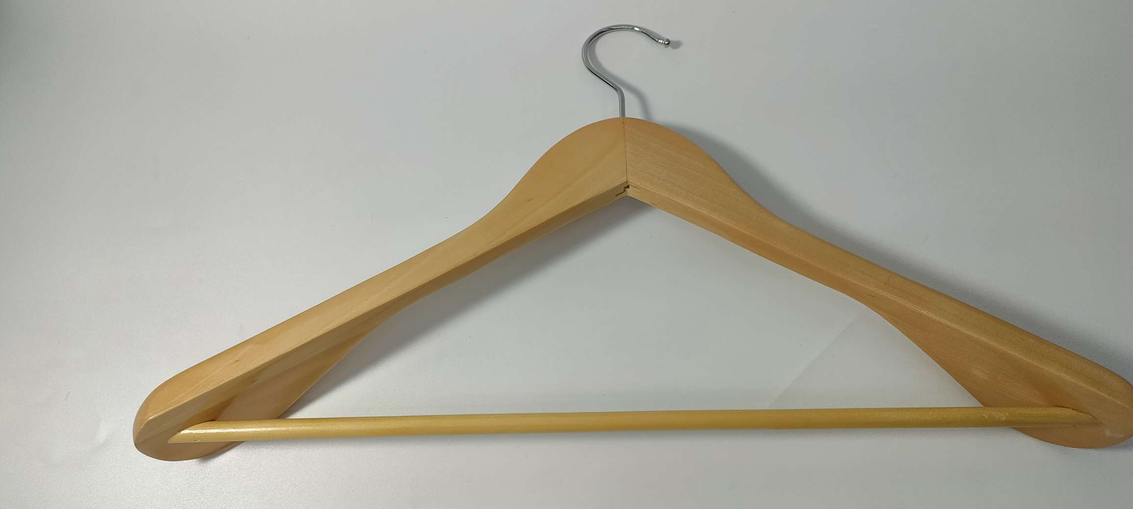 Direct sales of solid wood clothes hangers for clothing stores, first-class solid wood clothes racks, logo customization, anti-slip wooden clothes hangers