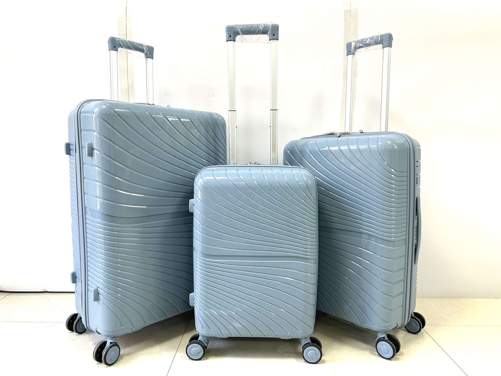 PP/拉杆箱/行李箱白底实物图