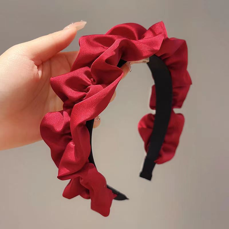Heart-shaped beads, tassel lace, large intestine circle, ribbon hair tie, high elasticity hair tie, high elasticity hair band for girls, hair accessory Application Scenario