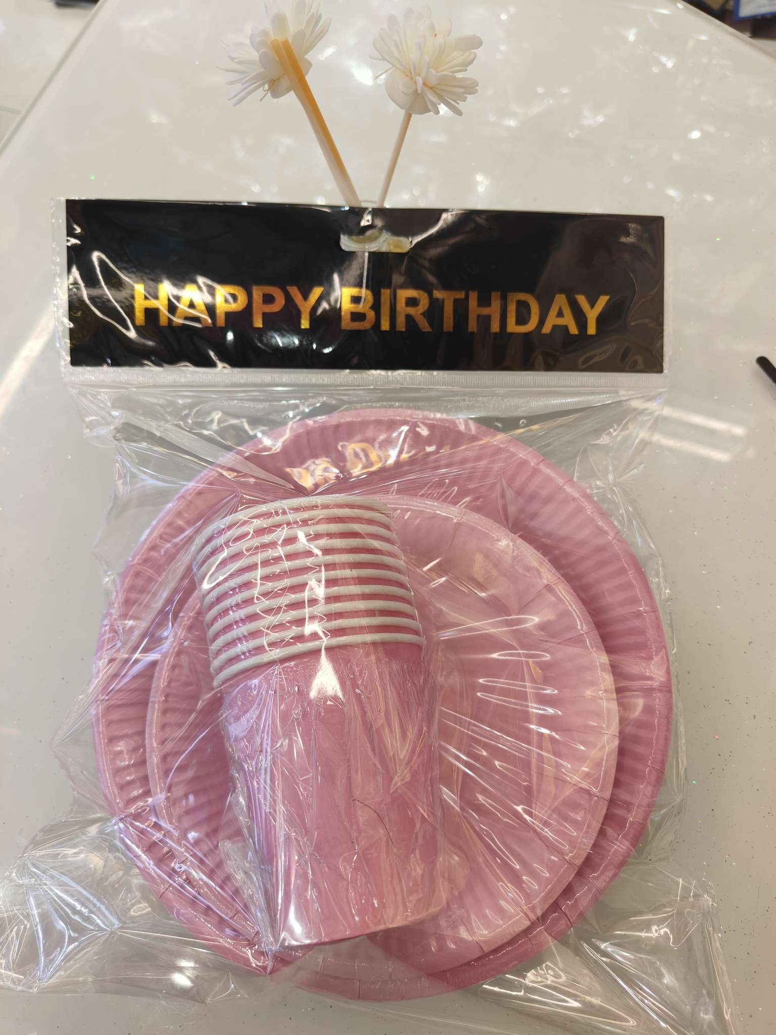 Paper plates for party supplies detail image 2