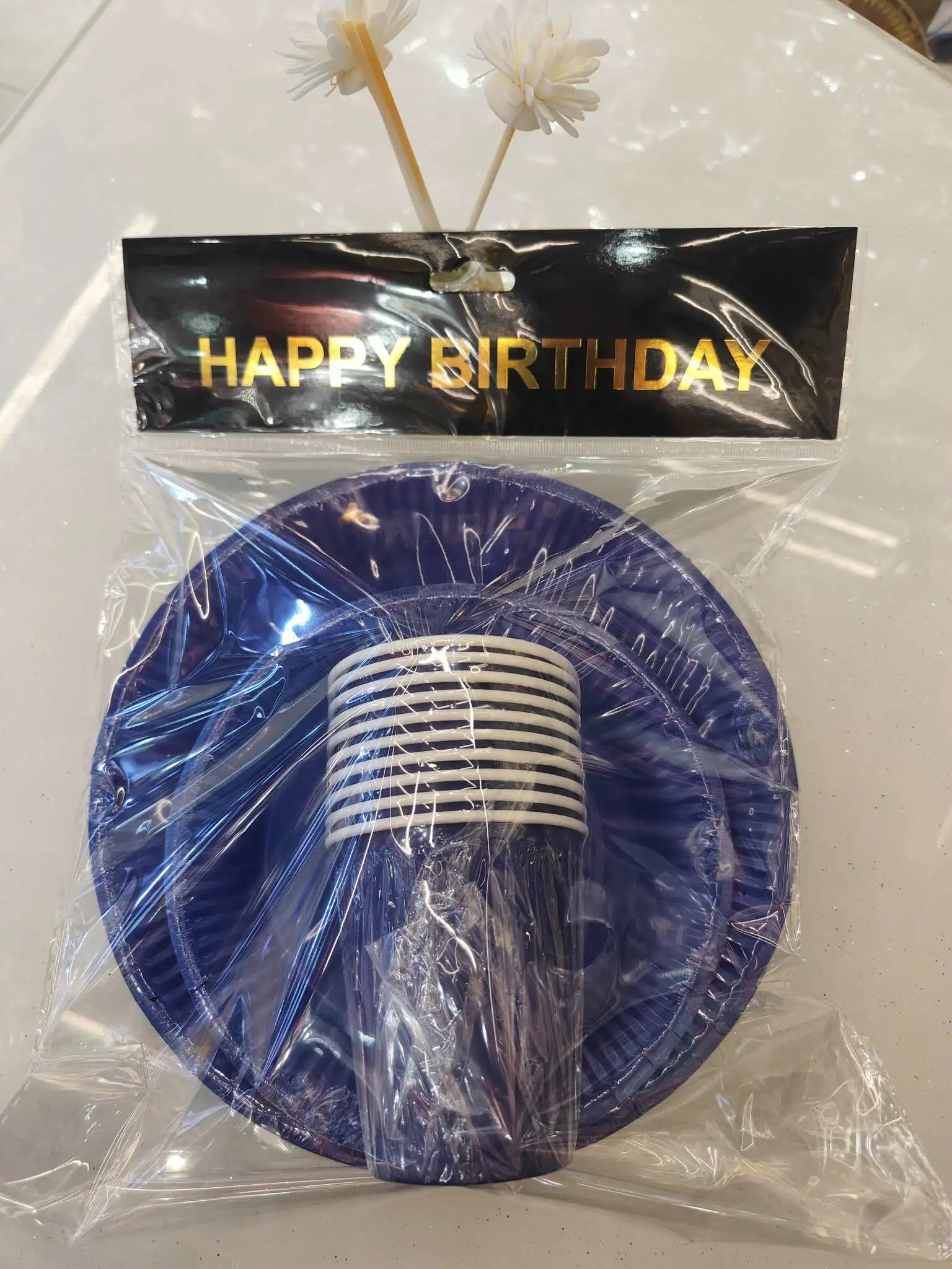 Paper plates for party supplies detail image 3