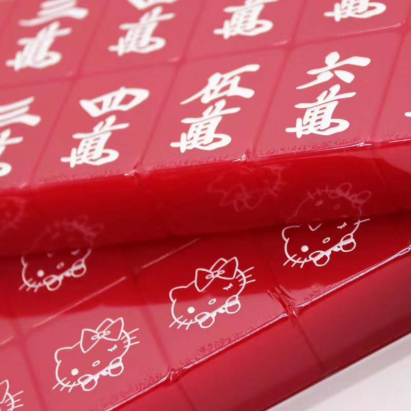 The brand-new acrylic Hello Kitty high-end gift box for mahjong handplay features laser-engraved patterns on the back and is available in various colors details Picture