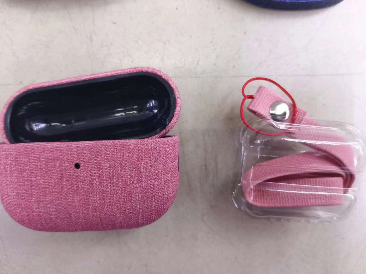 Fabric Bluetooth earphone case with lanyard disassembly and assembly split Bluetooth earphone case detail image 9