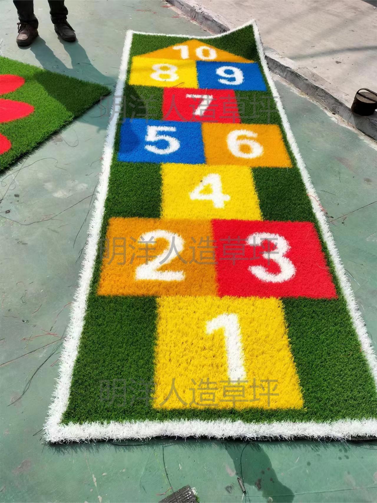 运动跑道、人造草坪实物图
