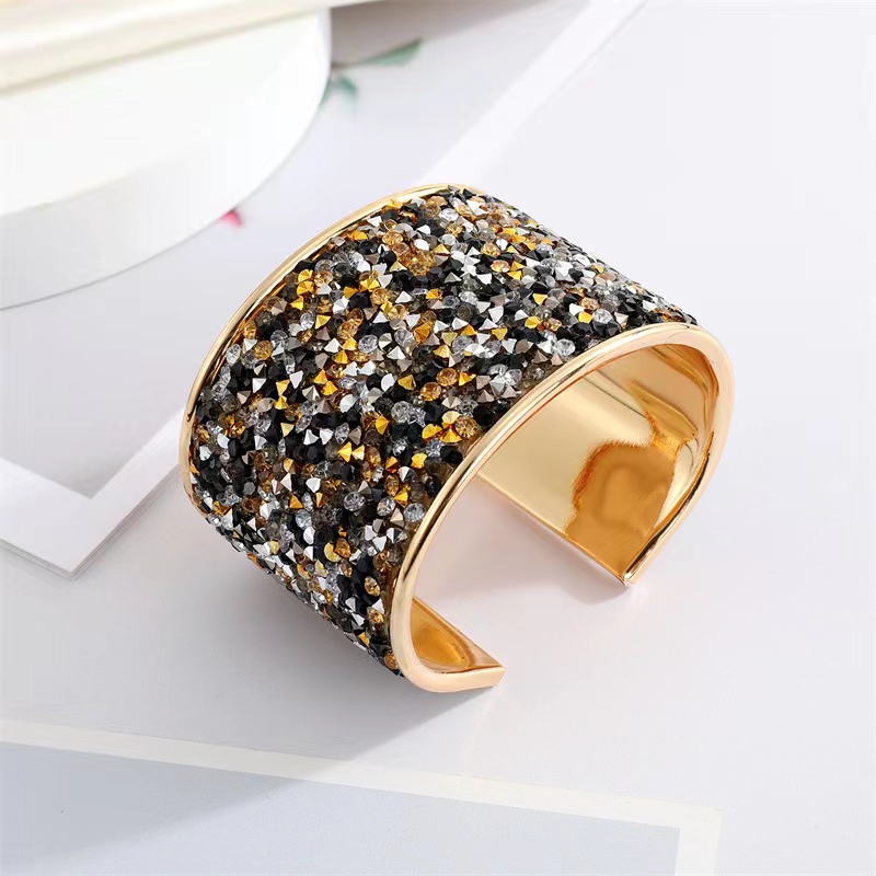 A popular Bohemian-style metal diamond-encrusted wide-open women's bracelet from the European cross-border Amazon, Shein Application Scenario