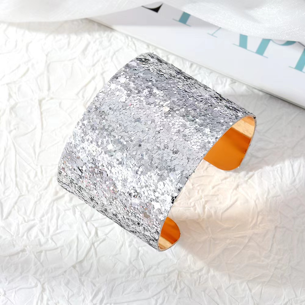 Xiyin, a cross-border Amazon bestseller from Europe and America, offers a stylish sequined metal bracelet with an adjustable opening and wide bezel for women Application Scenario