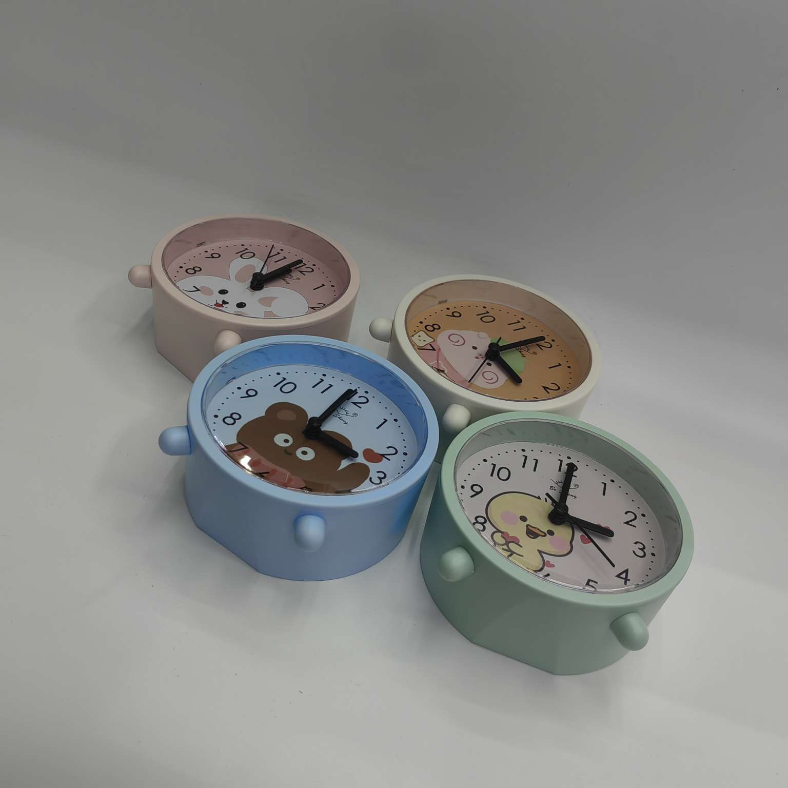 A cute round cartoon silent student alarm clock detail image 8
