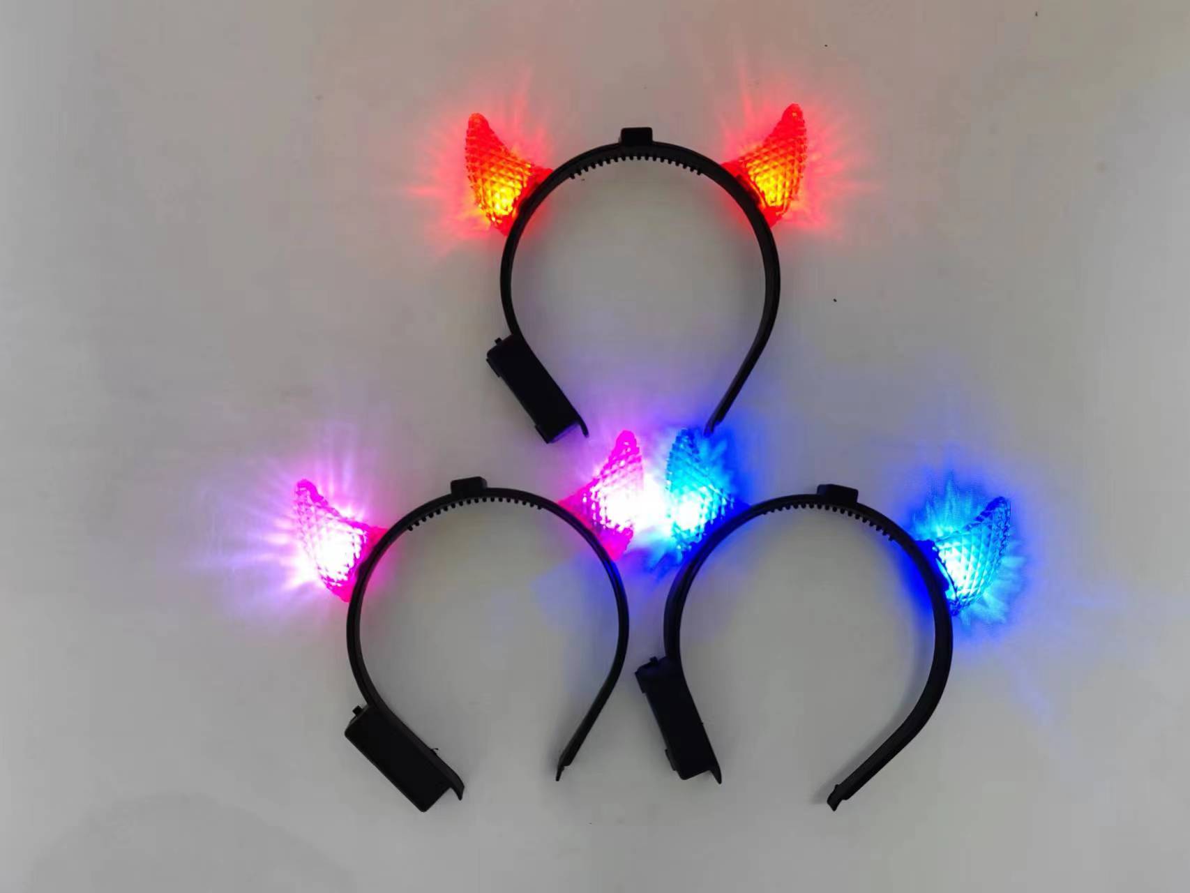 The plastic transparent band light and the small bull horn head buckle are cute and cool for taking photos details Picture
