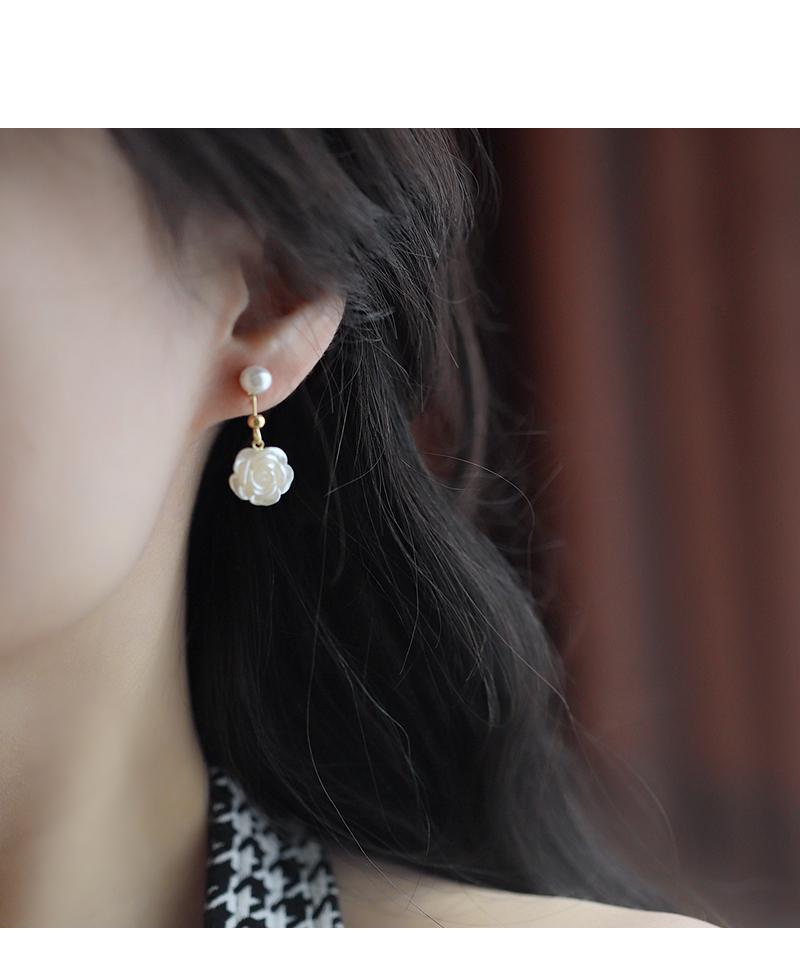 Spring Camellia pearl earrings, a niche design, high-end stud earrings for women, 2023 new stylish and unique flower earrings, a beautiful accessory