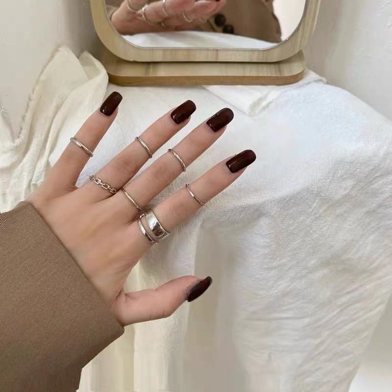 A fashionable seven-piece ring set for women on Instagram, with a cold style and a niche joint ring. It's a simple hip-hop retro plain ring detail image 5