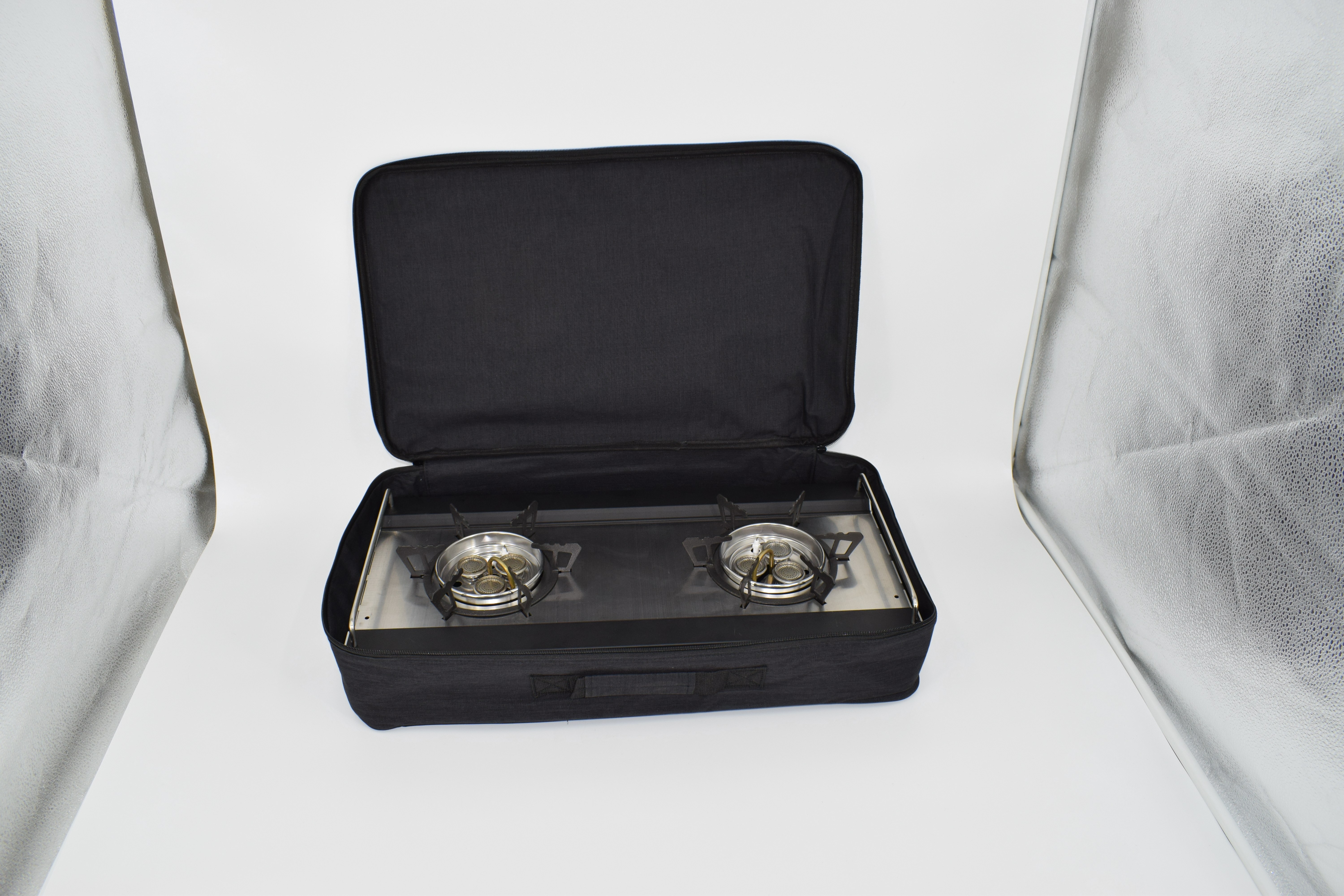 Outdoor camping and picnic double-burner stove with strong firepower