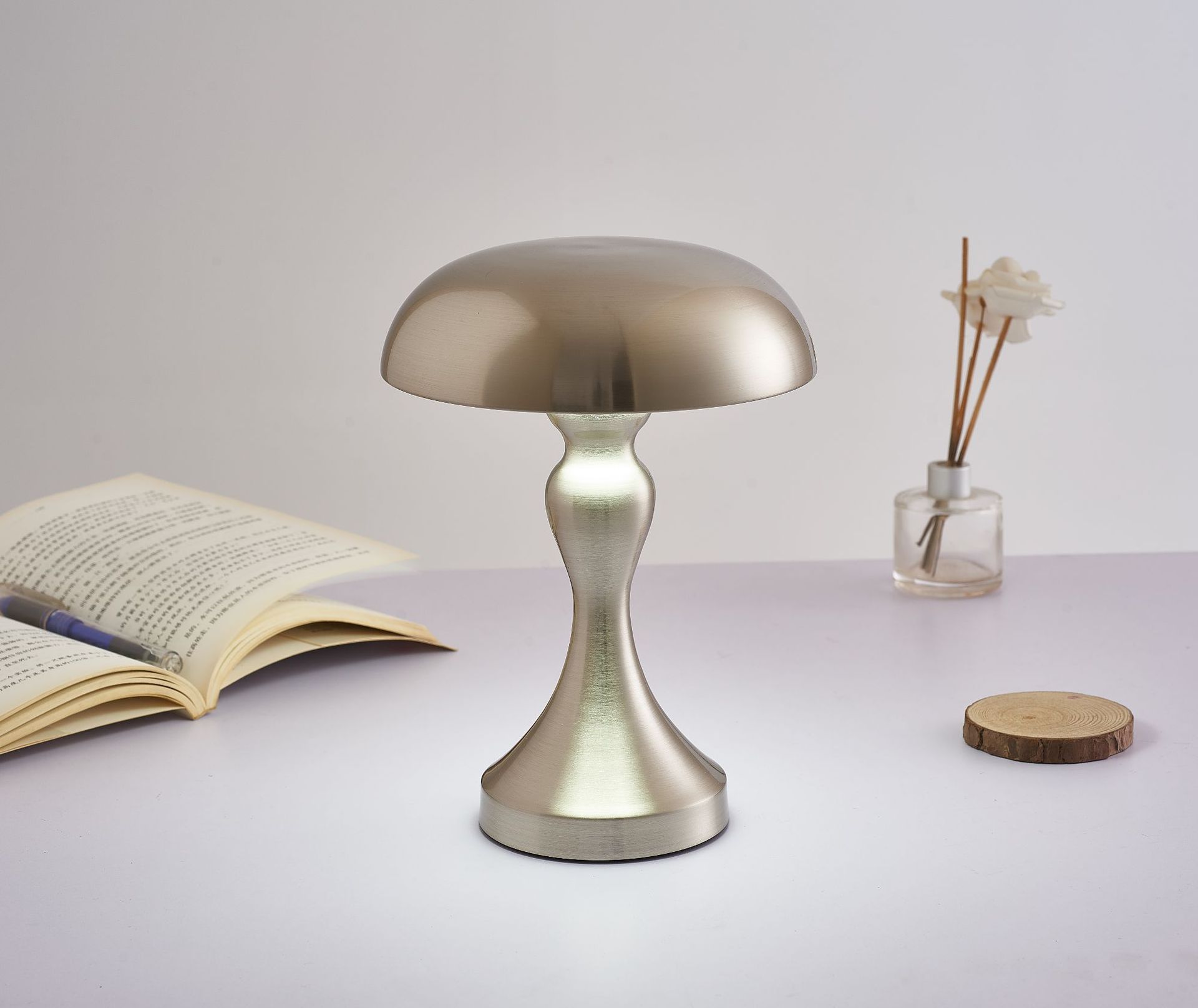 Rechargeable night desk lamp, popular in various colors, touch-sensitive touch desk lamp, night light, home decoration light Application Scenario