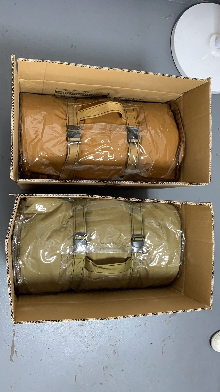 التخييم في الهواء الطلق مع أكياس نوم مع وسائد Item Picture