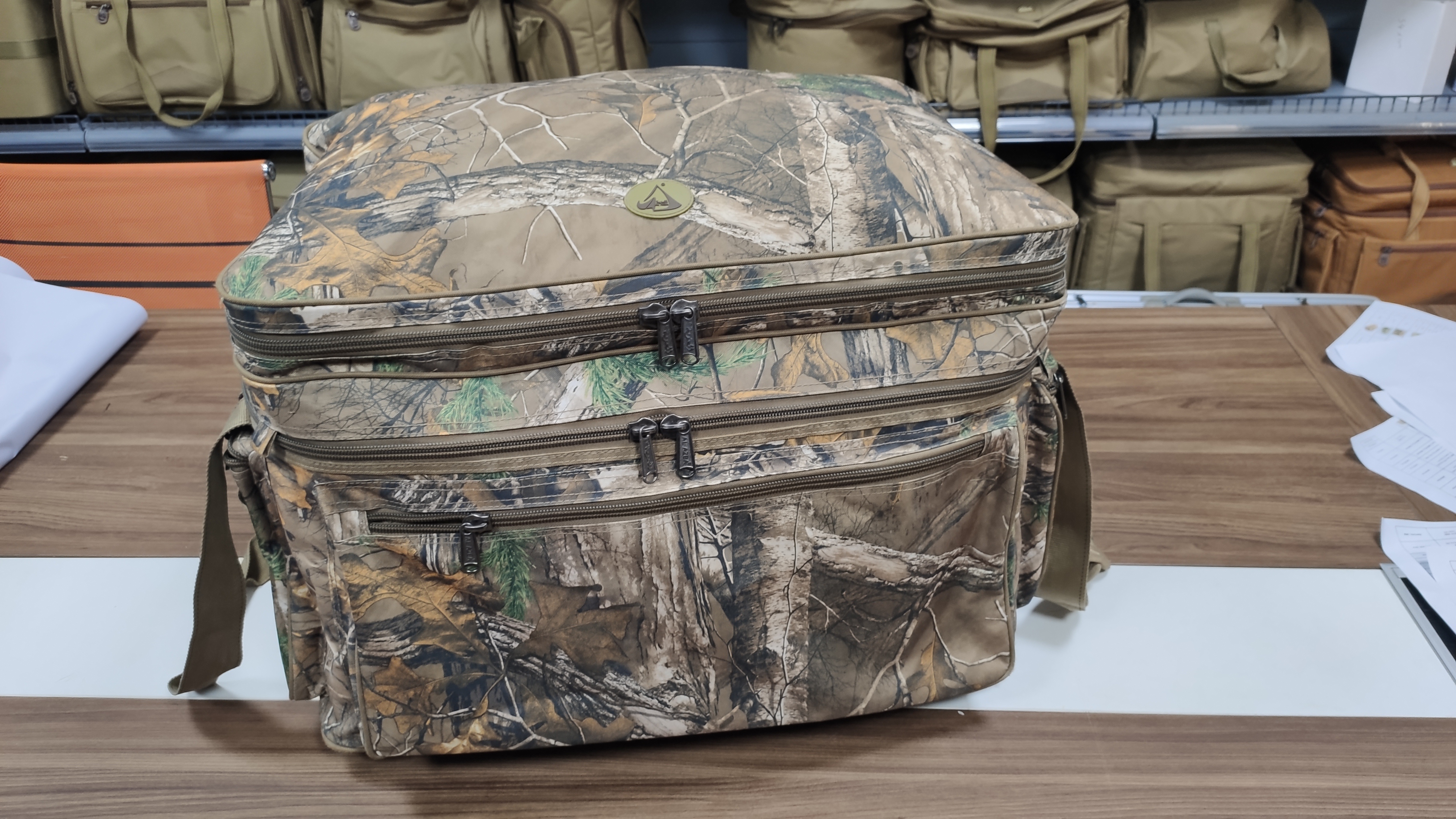 Outdoor camping picnic camouflage leaf luggage storage bag