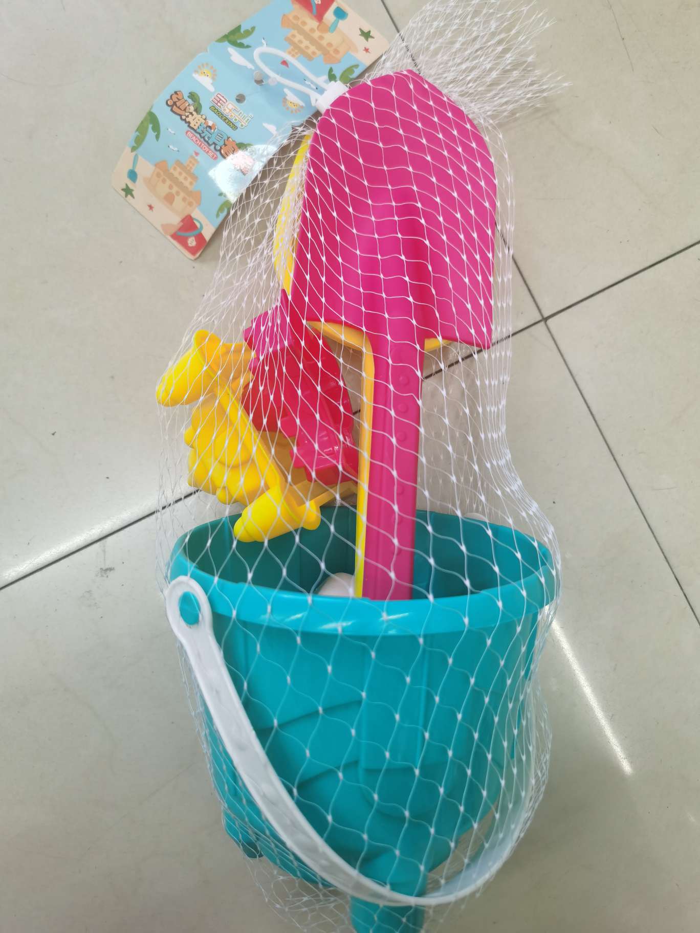 品名.盖智玩具奇幻魔方。
材质，塑胶。
执行标准，GB6675.1-2014
型号，3
益智玩具，早教玩具沙滩桶