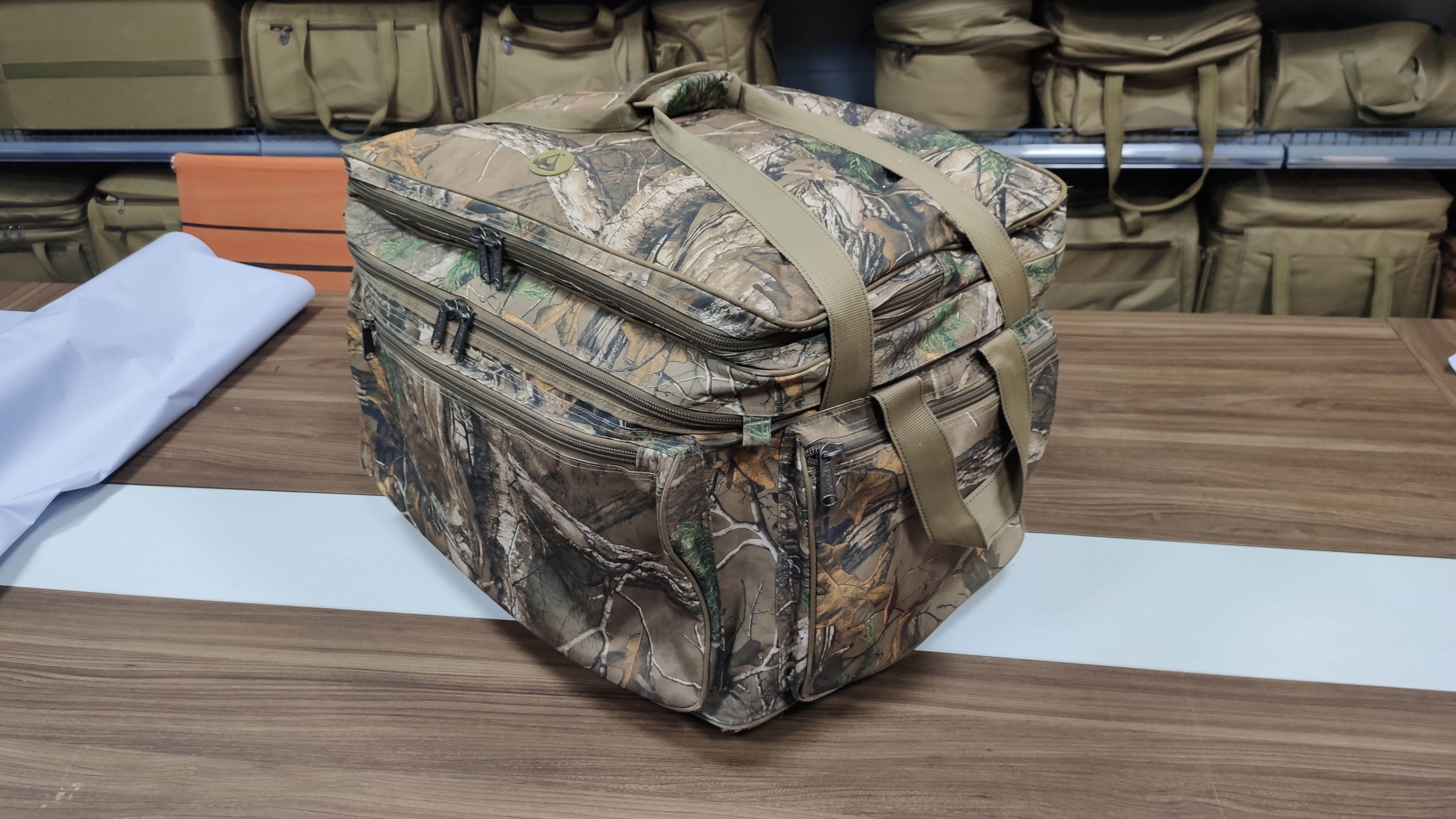 Outdoor camping picnic camouflage leaf luggage storage bag Item Picture