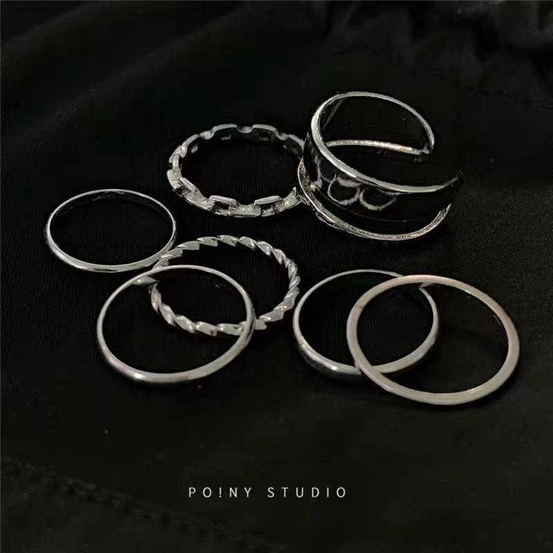 A fashionable seven-piece ring set for women on Instagram, with a cold style and a niche joint ring. It's a simple hip-hop retro plain ring detail image 10