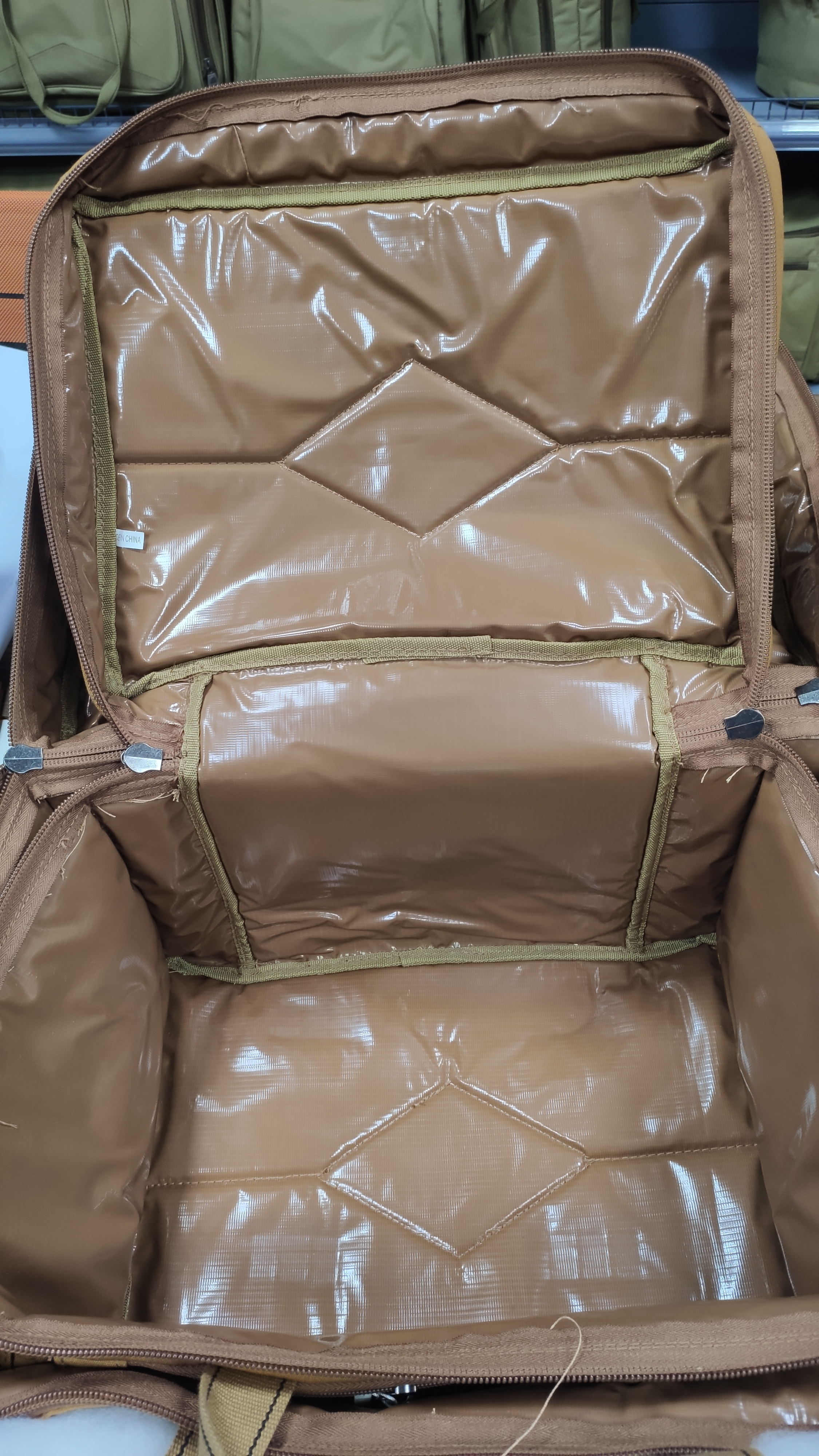 Outdoor camping picnic camouflage leaf luggage storage bag Application Scenario