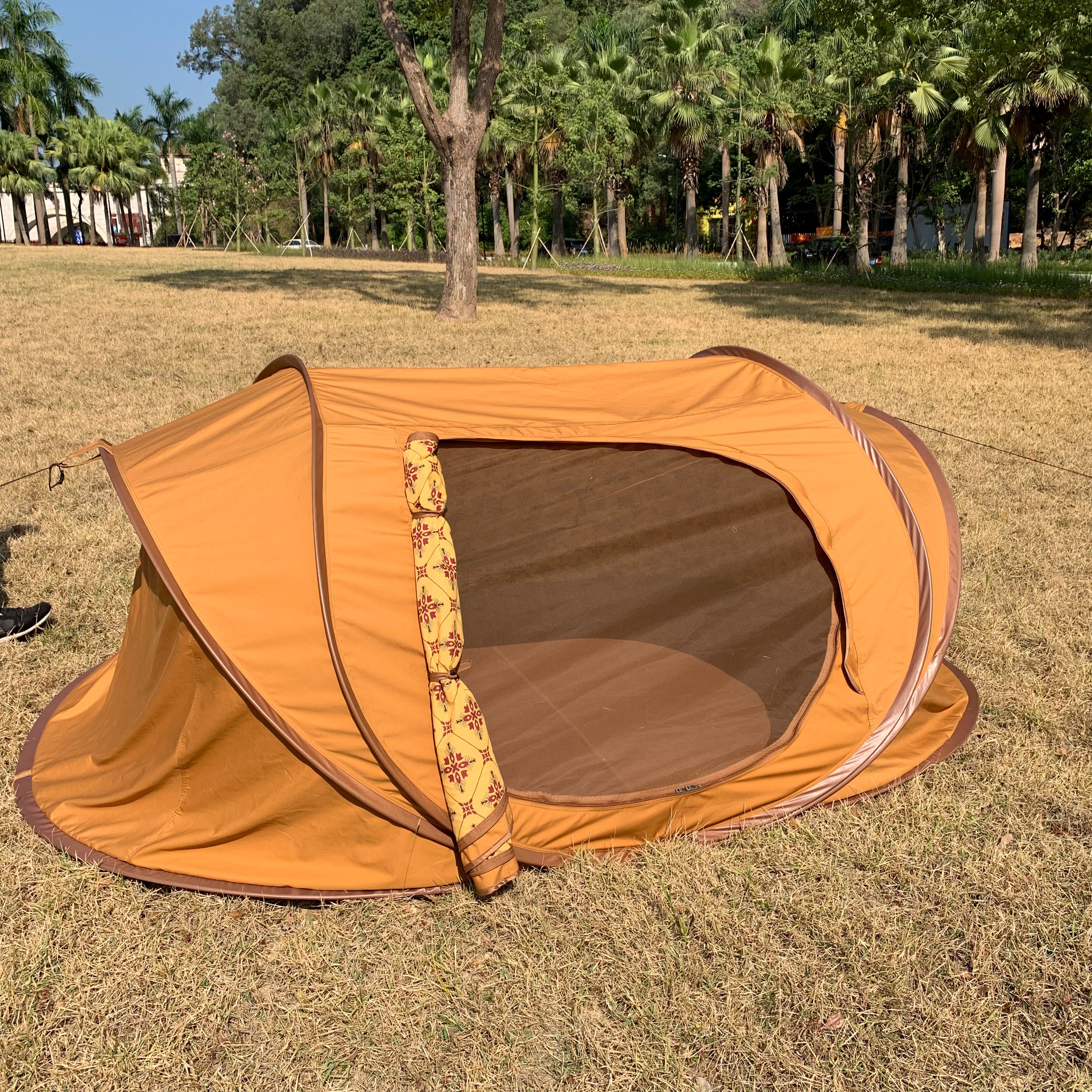 Outdoor camping: Quick installation of a multi-functional waterproof, wind-resistant and rainproof tent for two people in the wild Specification image