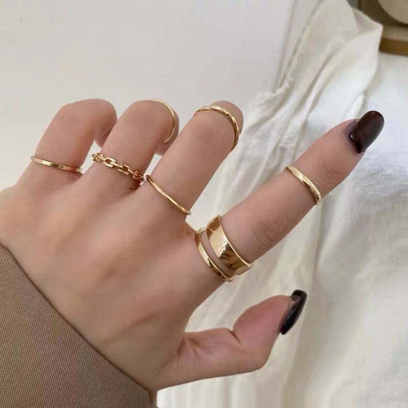 A fashionable seven-piece ring set for women on Instagram, with a cold style and a niche joint ring. It's a simple hip-hop retro plain ring detail image 4