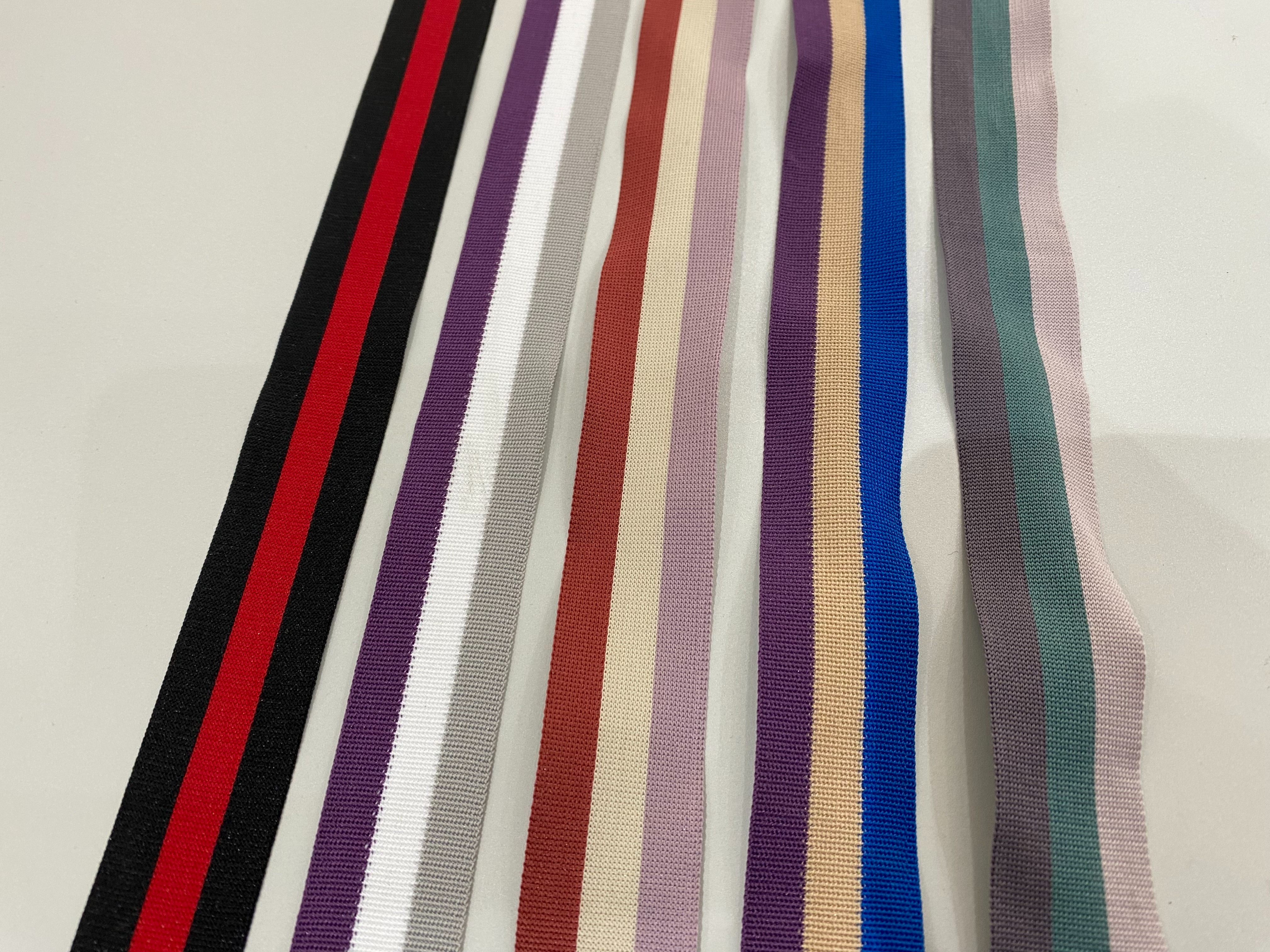 Jianjian intercolor warp knitted tape is a simple and elegant accessory for clothing