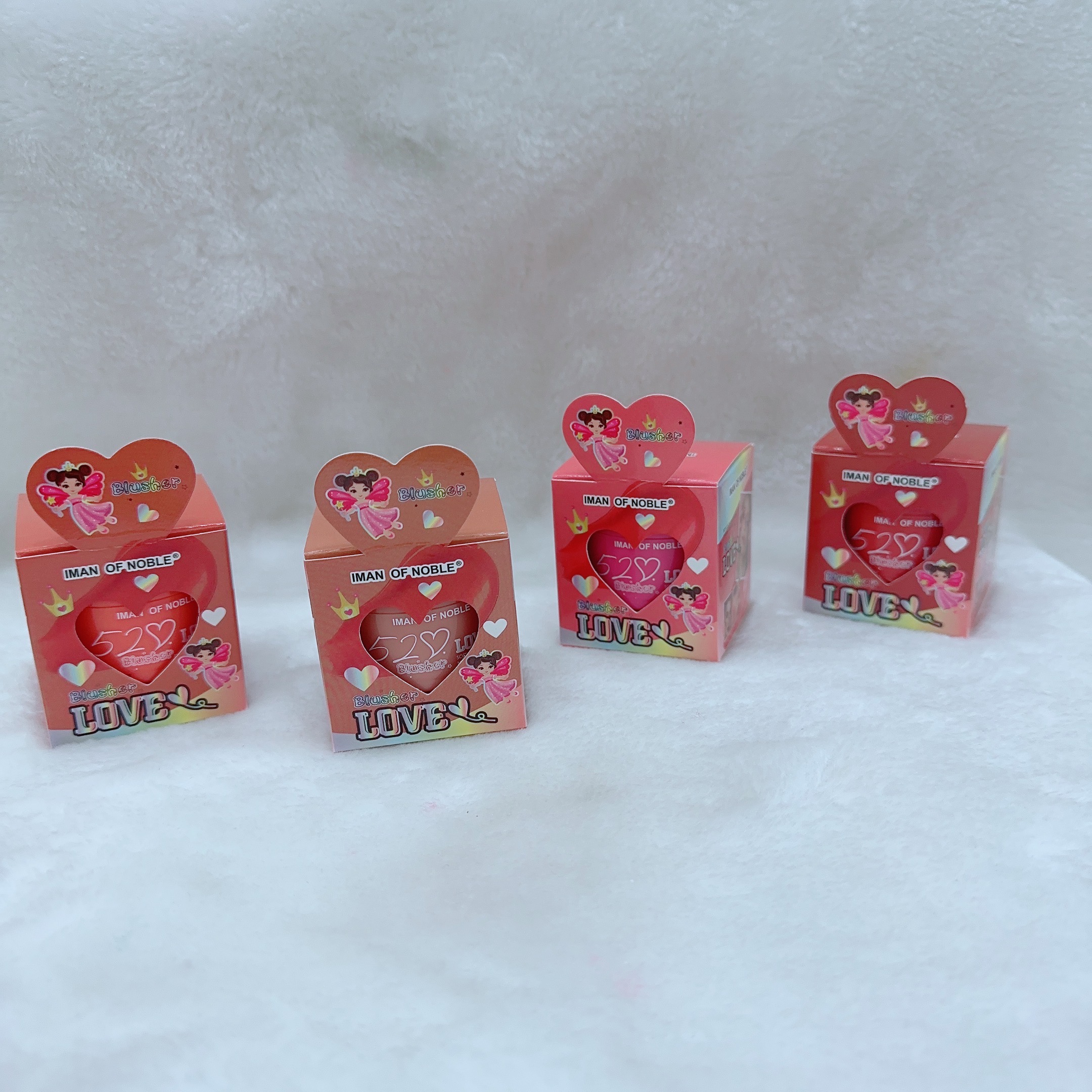 IMAN OF NOBLE's new liquid blush is of high appearance level, sweet and tender. The 520 heart-shaped seal blush makes you look fair without makeup, naturally clear and transparent, without any powdering sensation, full of vitality and low saturation Application Scenario