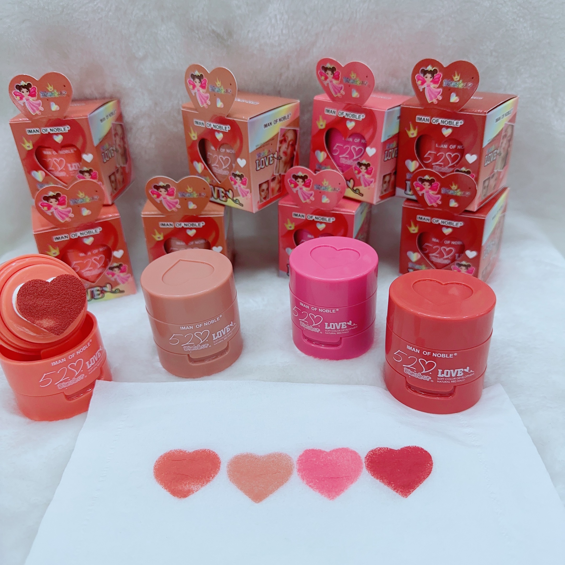 IMAN OF NOBLE's new liquid blush is of high appearance level, sweet and tender. The 520 heart-shaped seal blush makes you look fair without makeup, naturally clear and transparent, without any powdering sensation, full of vitality and low saturation Specification image