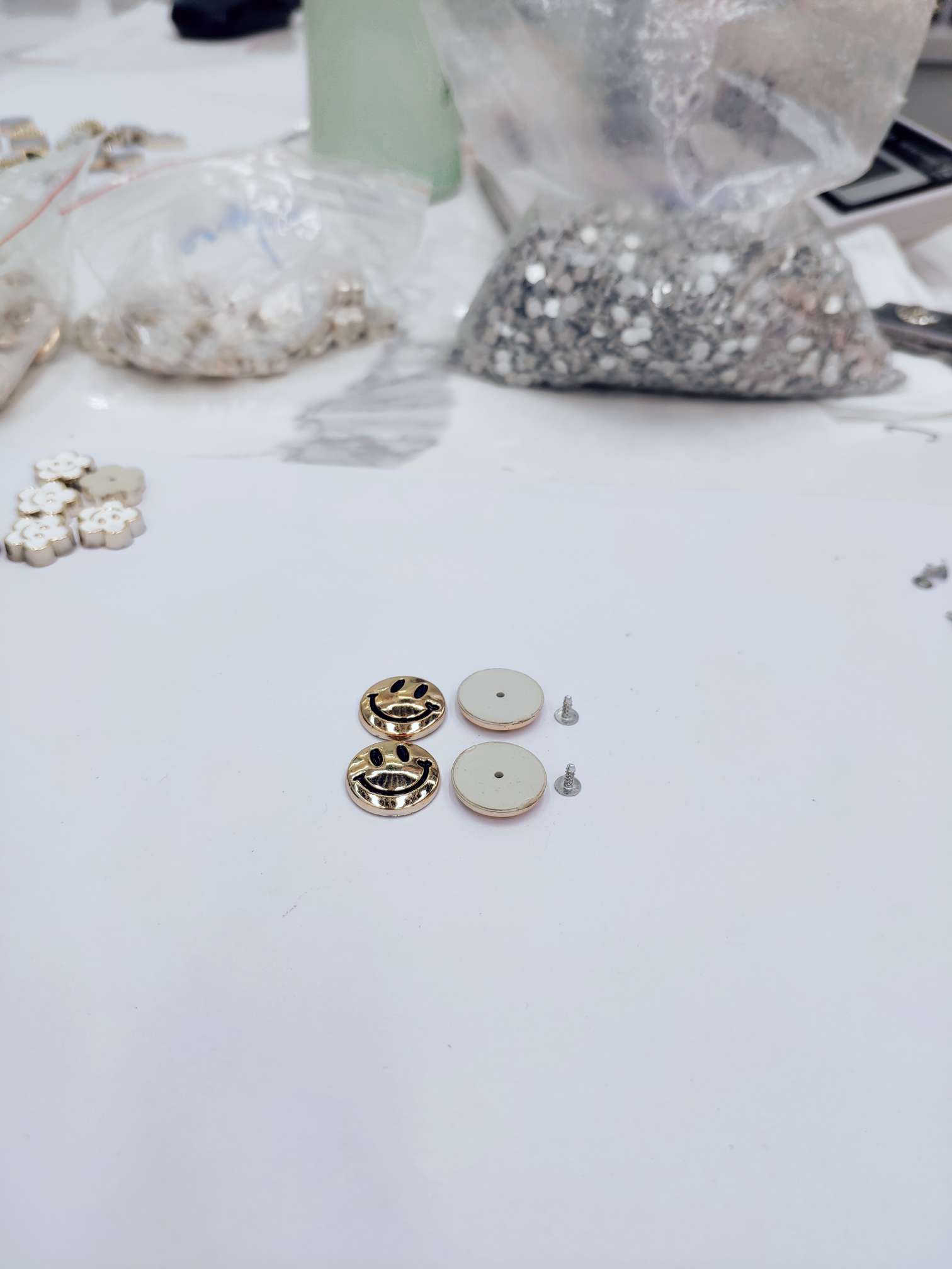 塑料笑脸鞋花 圆形 花形笑脸鞋扣 创意塑料铆钉鞋子箱包服装帽子装饰配件详情图7