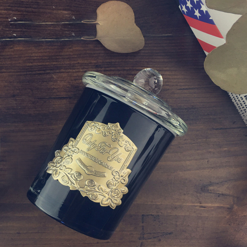 Metal nameplate sealed cap scented candles, soy wax, coconut wax scented bedroom Valentine's Day gift wholesale Application Scenario