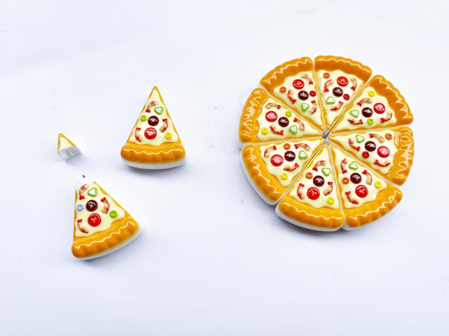 Children's toys, cartoon pizza pens, kindergarten activity gifts, promotional items, toys, fun gashapon toys, eggshell mini toys