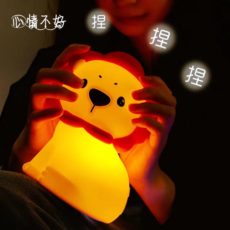 A Leo can sleep by the bedside with a small night light Specification image