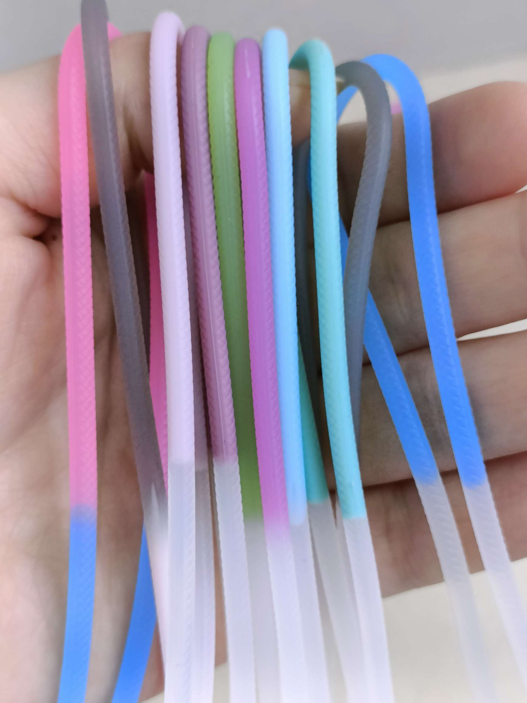 هاتف السيليكون المعلق بحبل بلونين واحد detail image 9