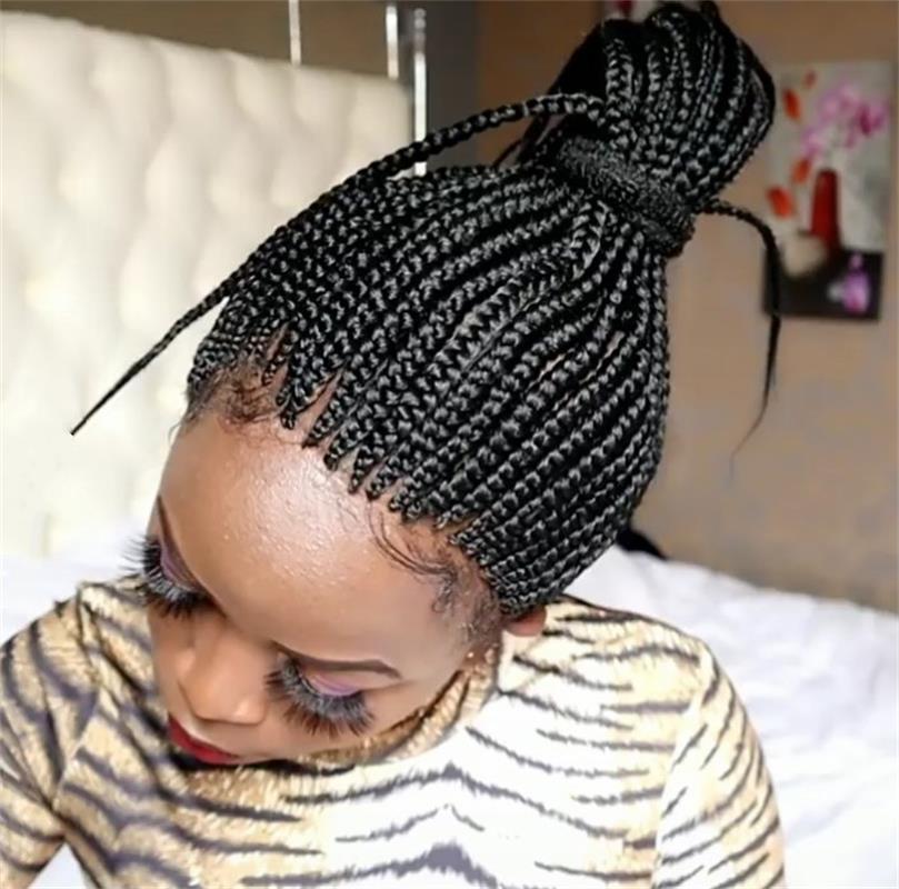 Trenzas africanas pelucas pelucas europeas y americanas señoras pelo corto pelo elástico malla de fibra química headset Box Braid wig Application Scenario