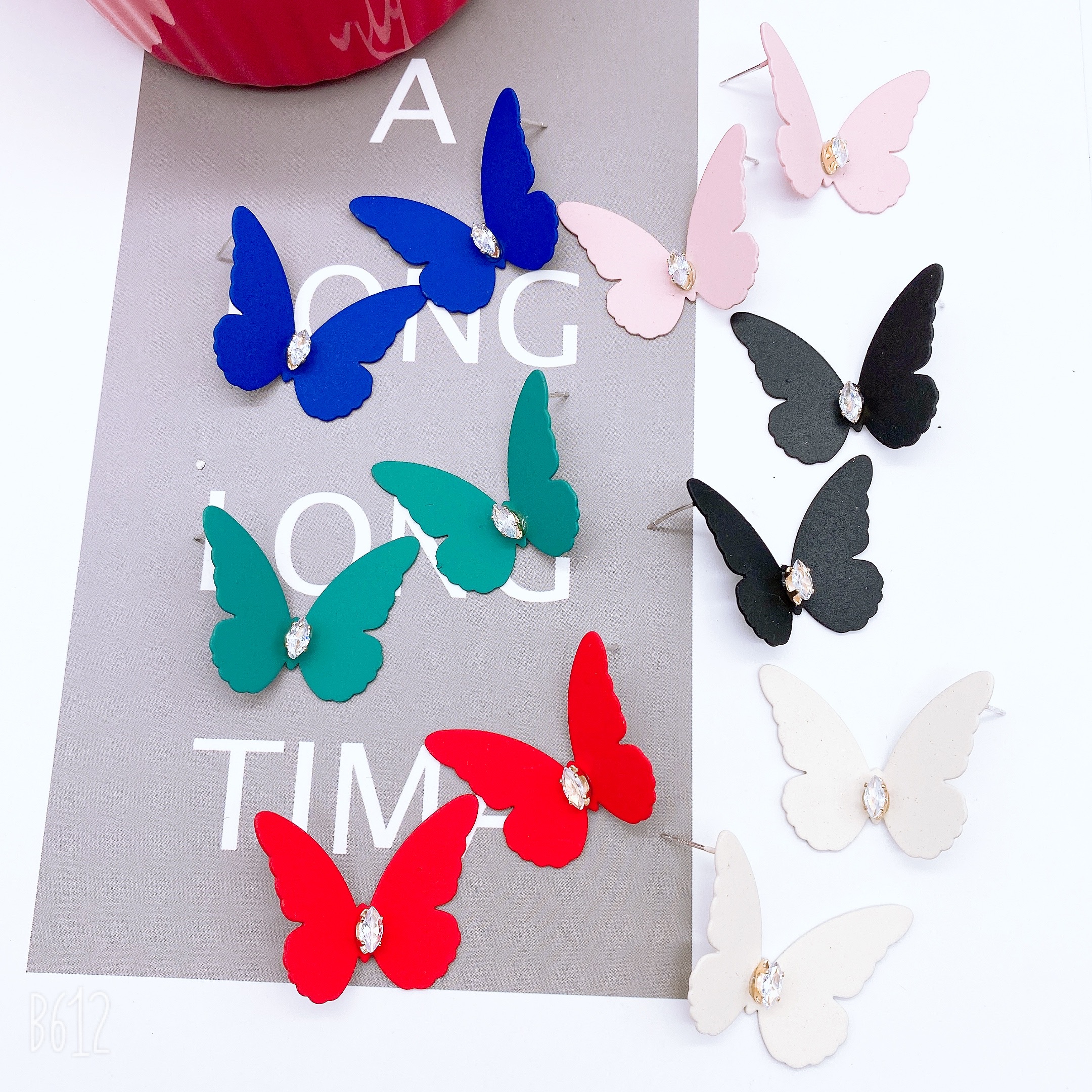 Factory wholesale 2023 new style earrings, three-dimensional butterfly full diamond, elegant, light luxury, internet-famous stud earrings, personalized, fashionable and versatile earrings