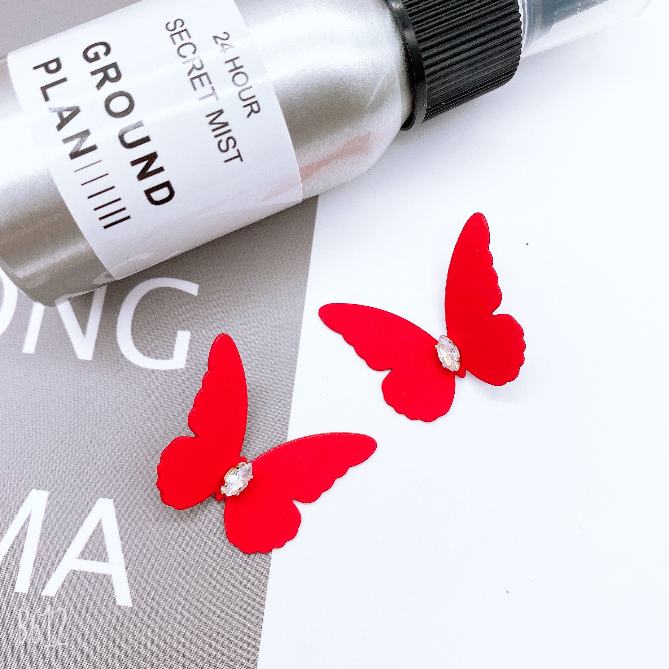 Factory wholesale 2023 new style earrings, three-dimensional butterfly full diamond, elegant, light luxury, internet-famous stud earrings, personalized, fashionable and versatile earrings Application Scenario