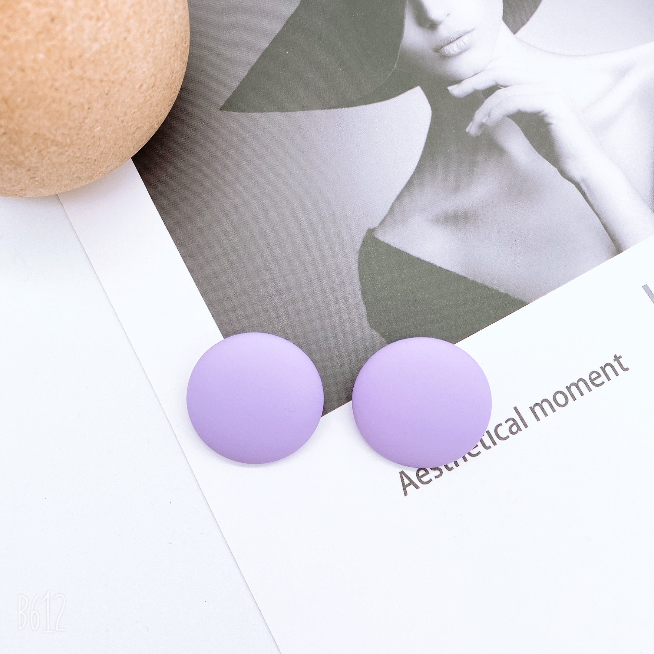 New earrings from Dongdaemun, South Korea, Morandi multi-color earrings, fashionable and versatile, are popular online bestsellers. Women's semi-round stud earrings Specification image