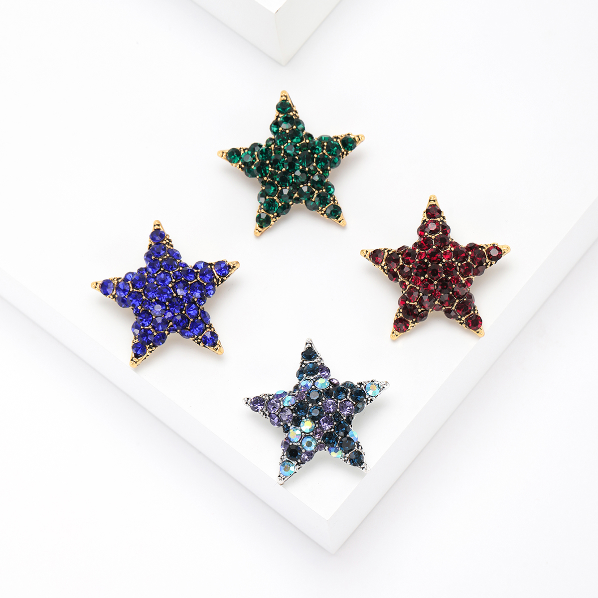 Factory direct sales, creative and light luxury new best-selling water diamond five-pointed star stainless steel brooch, anti-glare, light luxury creative retro brooch, simple and fashionable accessory pin details Picture