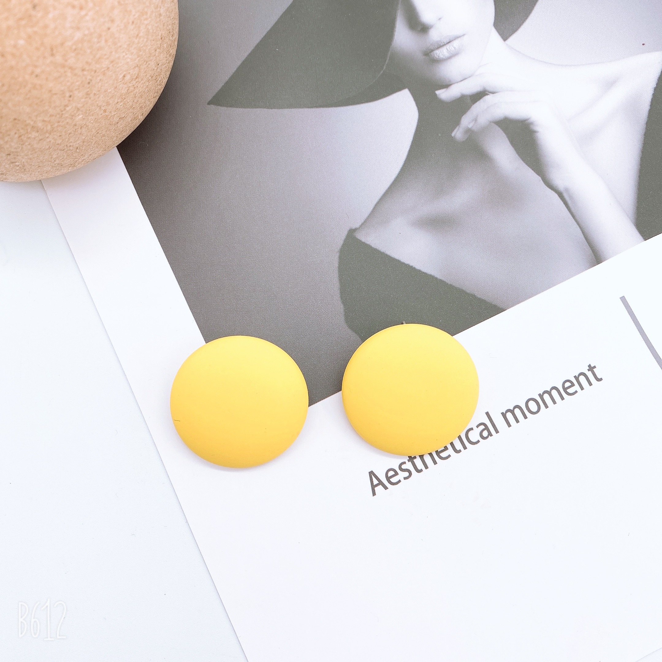 New earrings from Dongdaemun, South Korea, Morandi multi-color earrings, fashionable and versatile, are popular online bestsellers. Women's semi-round stud earrings Item Picture