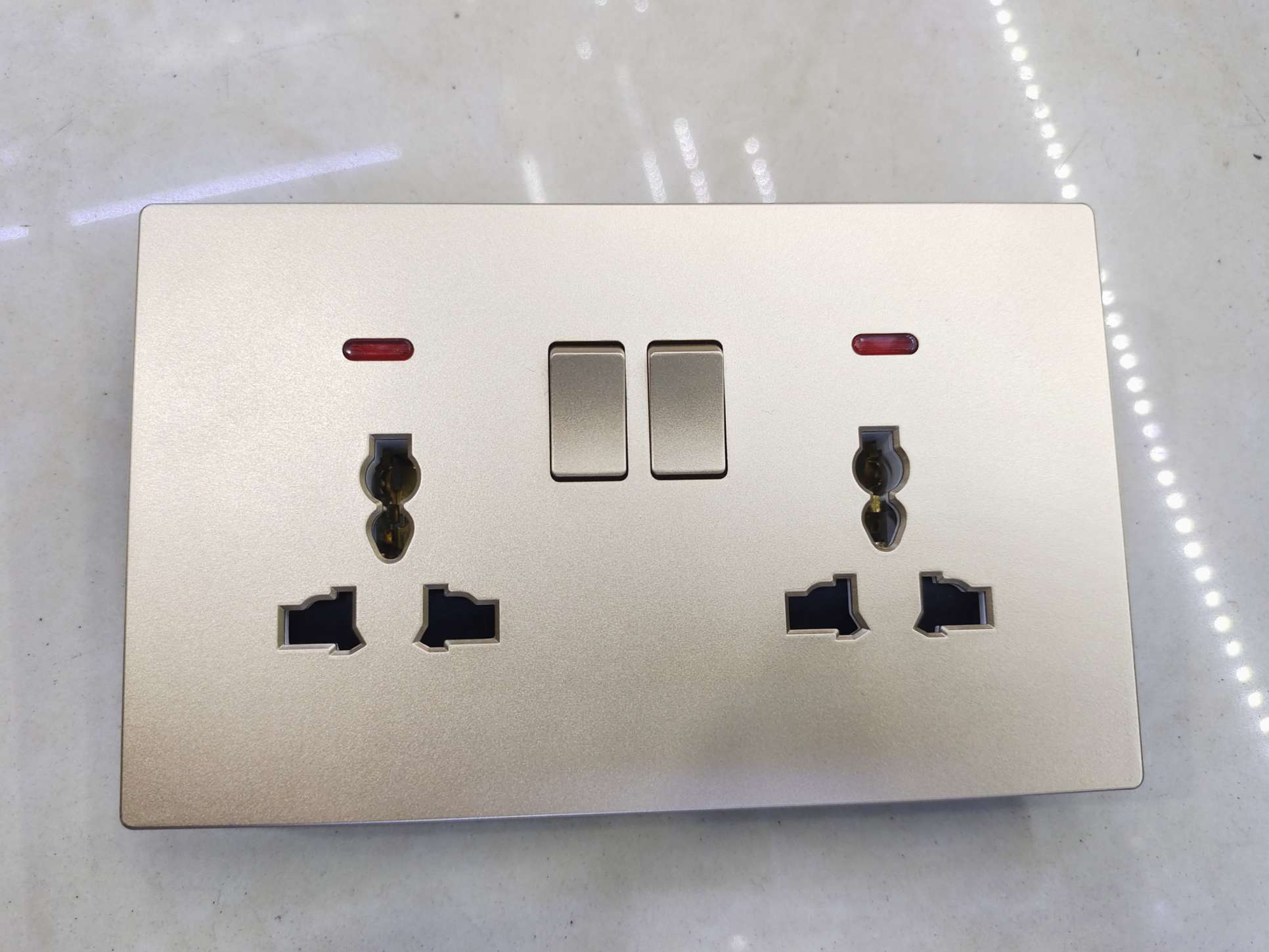 Wall switch dual multi-functional 13A socket factory price with quality guaranteed