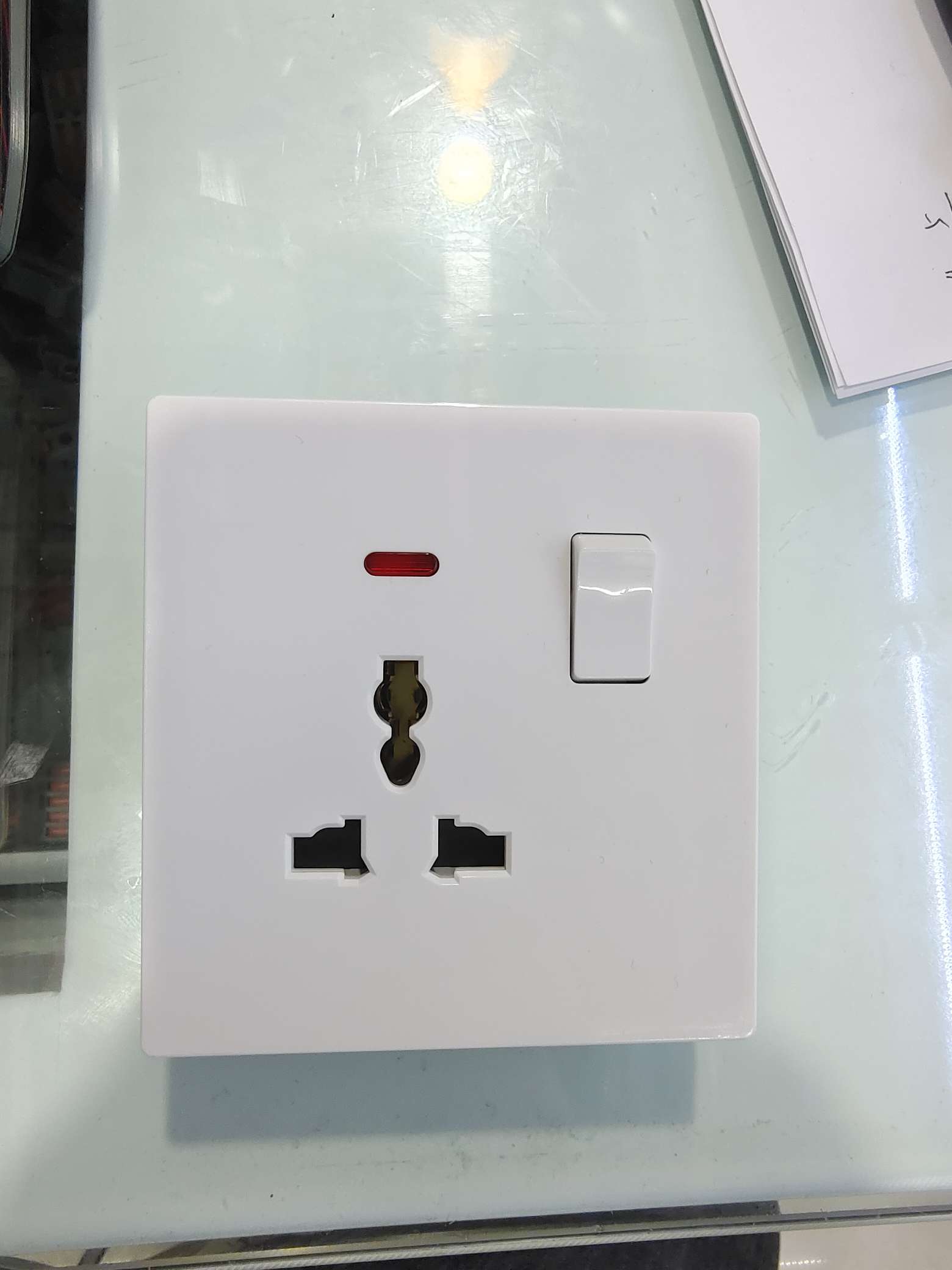86版 13A多功能三孔插座 有按钮 带红色显示灯 墙壁开关 工厂价 质量保证 图
