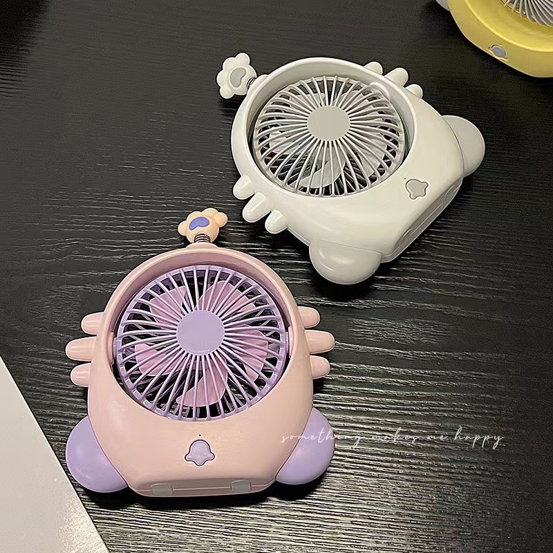 萌爪卡通风扇白底实物图