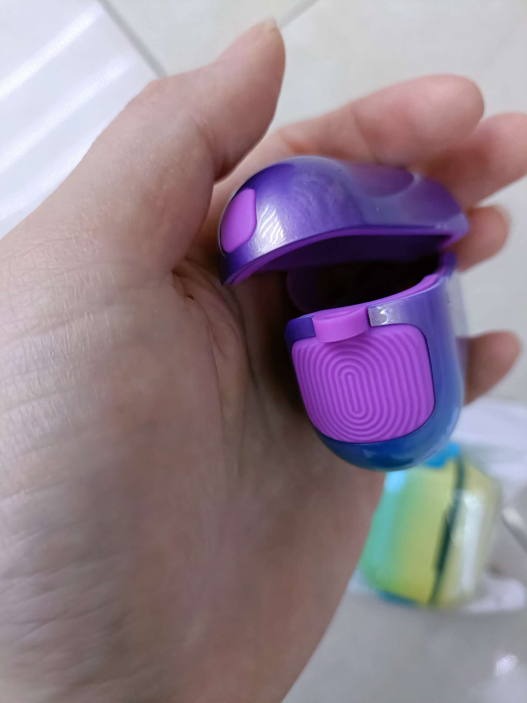 Colorful gradient two-layer Bluetooth headphone case detail image 3