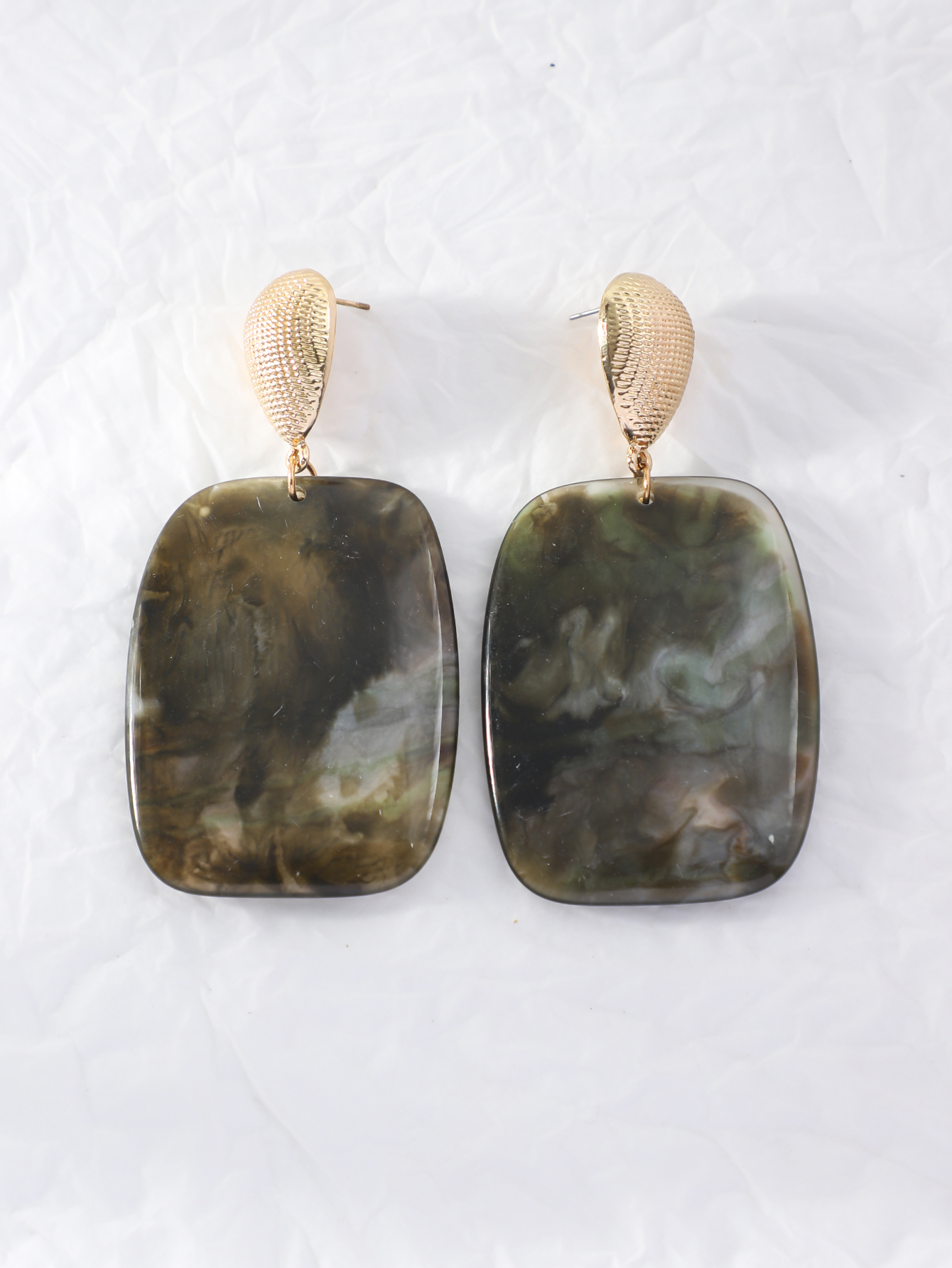 New large resin earrings, personalized star street style long board texture earrings, exaggerated European and American brand earrings Application Scenario