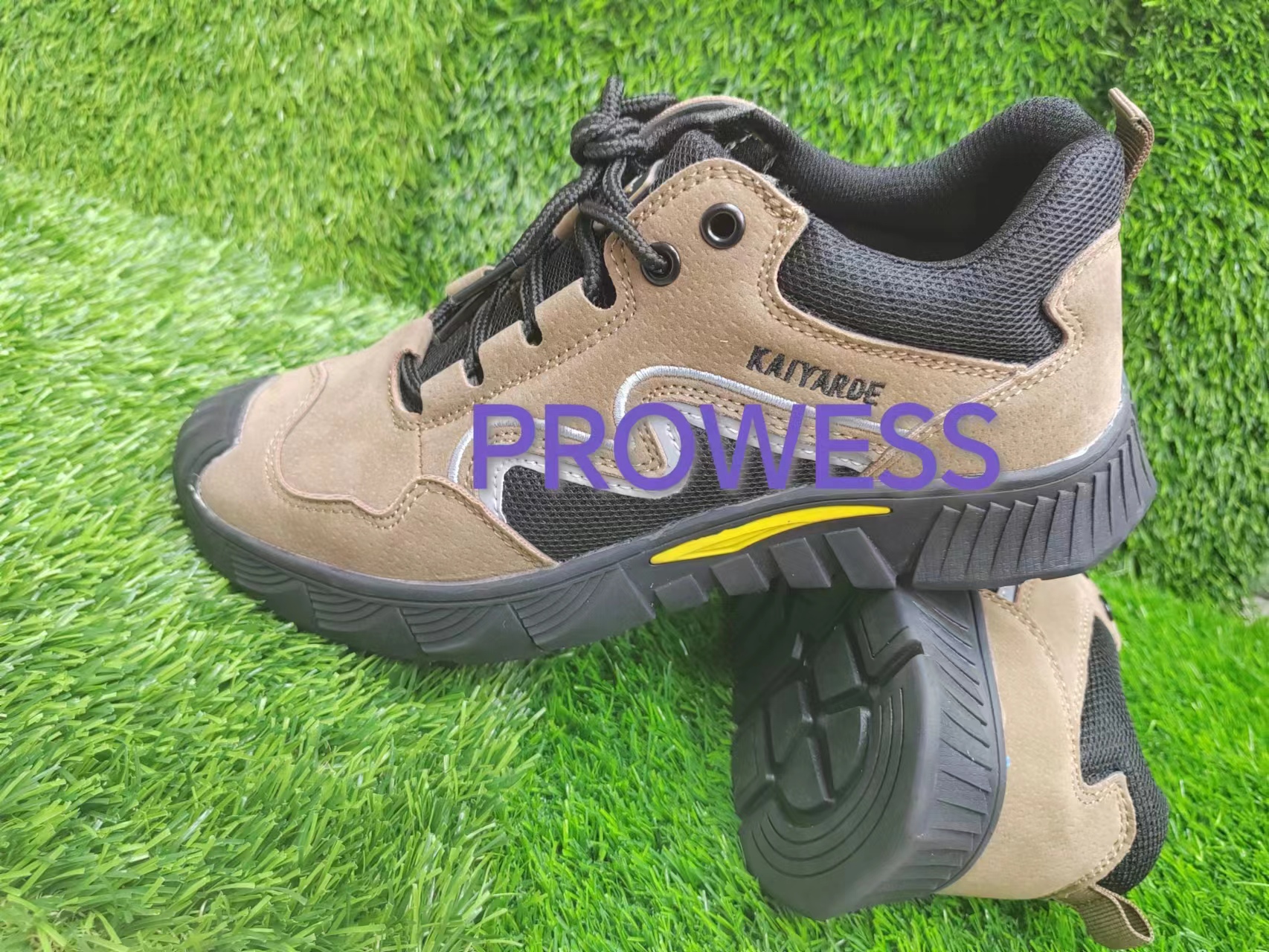 防砸防刺穿鞋实物图