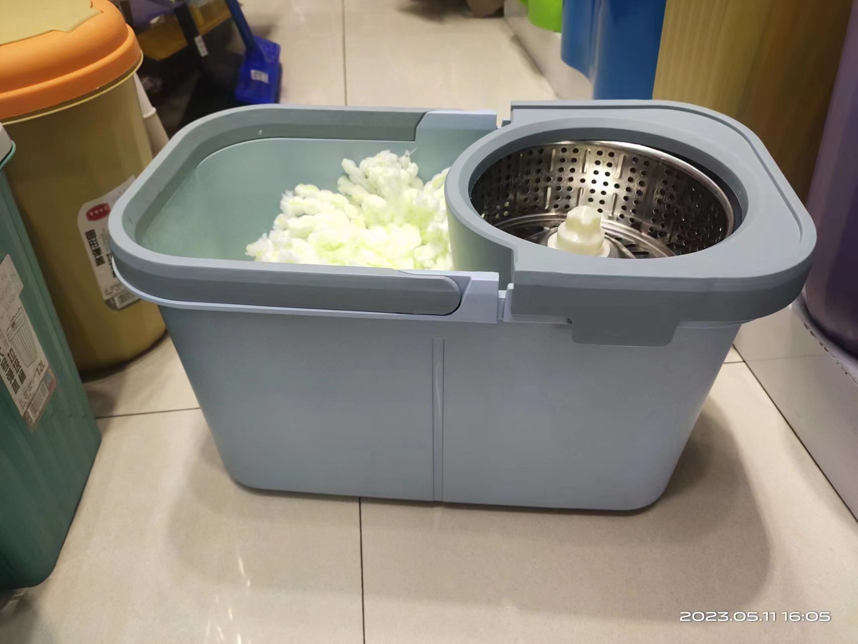 Lazy person's double bucket portable, hand-free, old-fashioned mop set with bucket, hand-pressed wheel gift mop bucket 0109