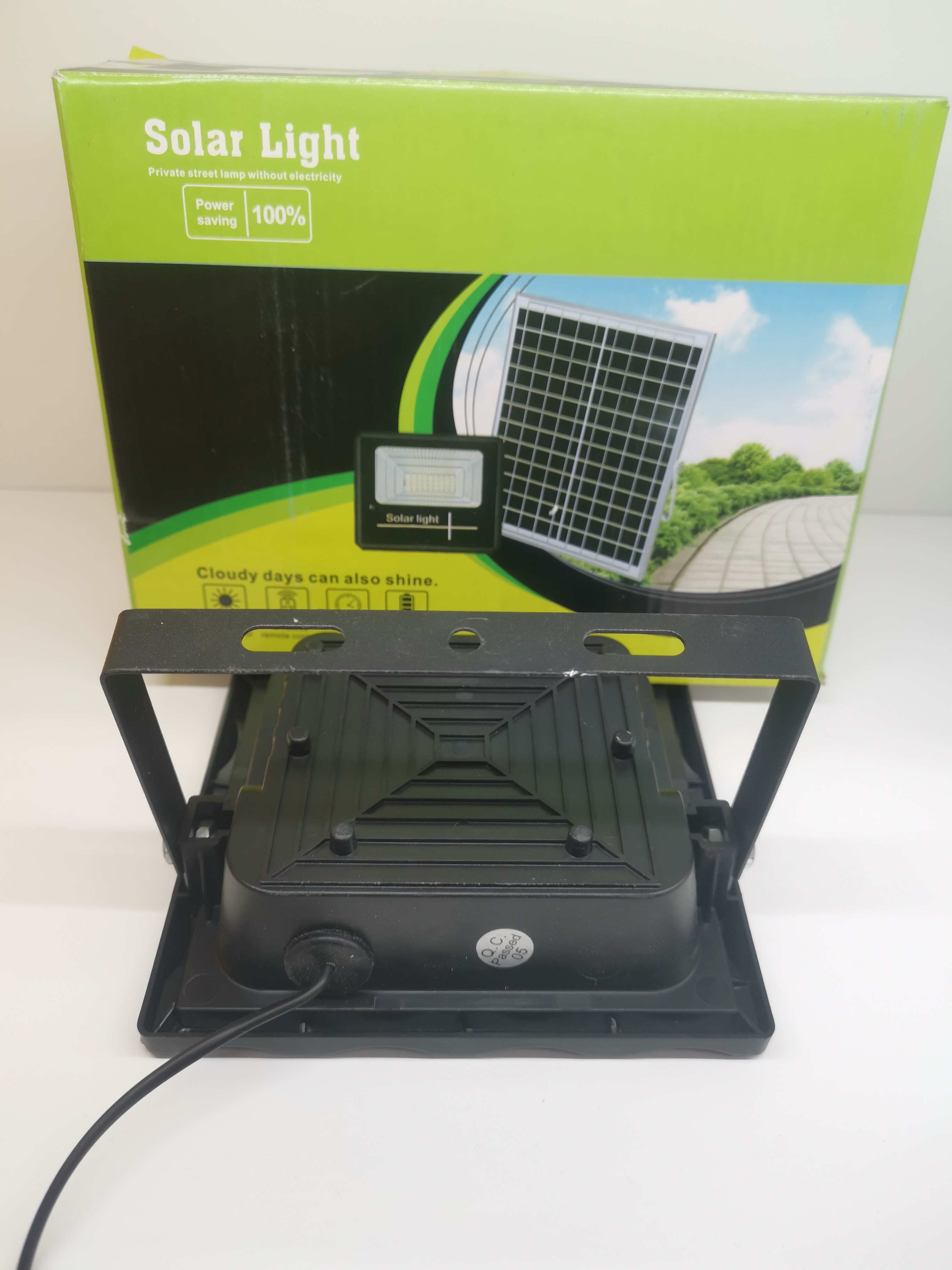 Luz de proyección solar serie de copa de bocal grande al aire libre con control remoto super brillante espacio-tiempo split panel solar ABS plástico hierro batería de litio resaltado 2835 luz cuentas caja de color paquete split espuma paquete integrado con barra Application Scenario