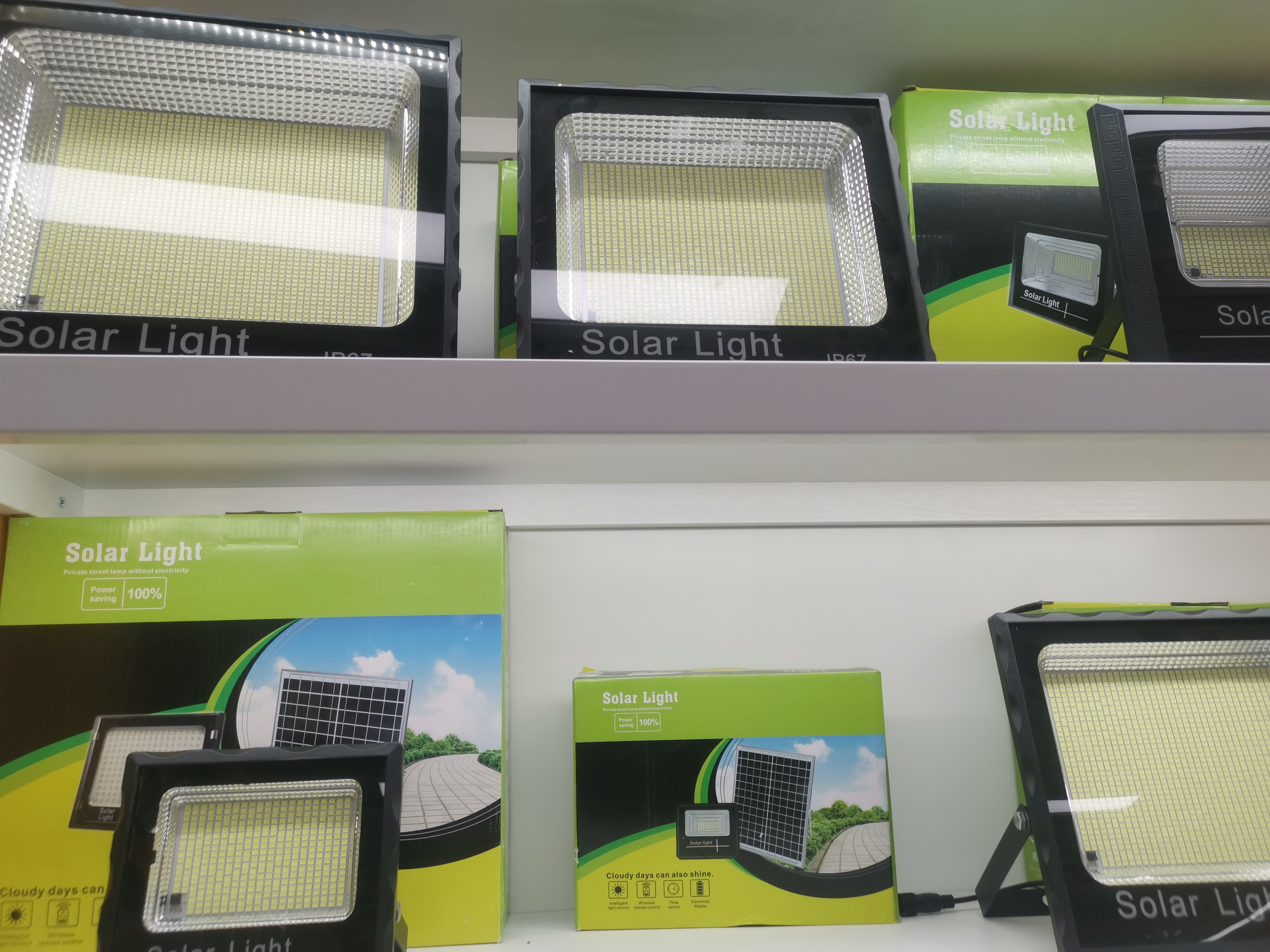 Luz de proyección solar serie de copa de bocal grande al aire libre con control remoto super brillante espacio-tiempo split panel solar ABS plástico hierro batería de litio resaltado 2835 luz cuentas caja de color paquete split espuma paquete integrado con barra Item Picture