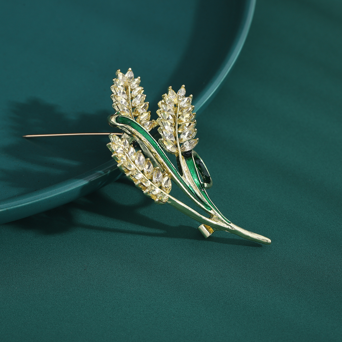 Factory direct sales, creative and light luxury new best-selling retro water diamond wheat ear stainless steel brooch, anti-glare, light luxury creative retro brooch, simple and fashionable accessory pin Specification image