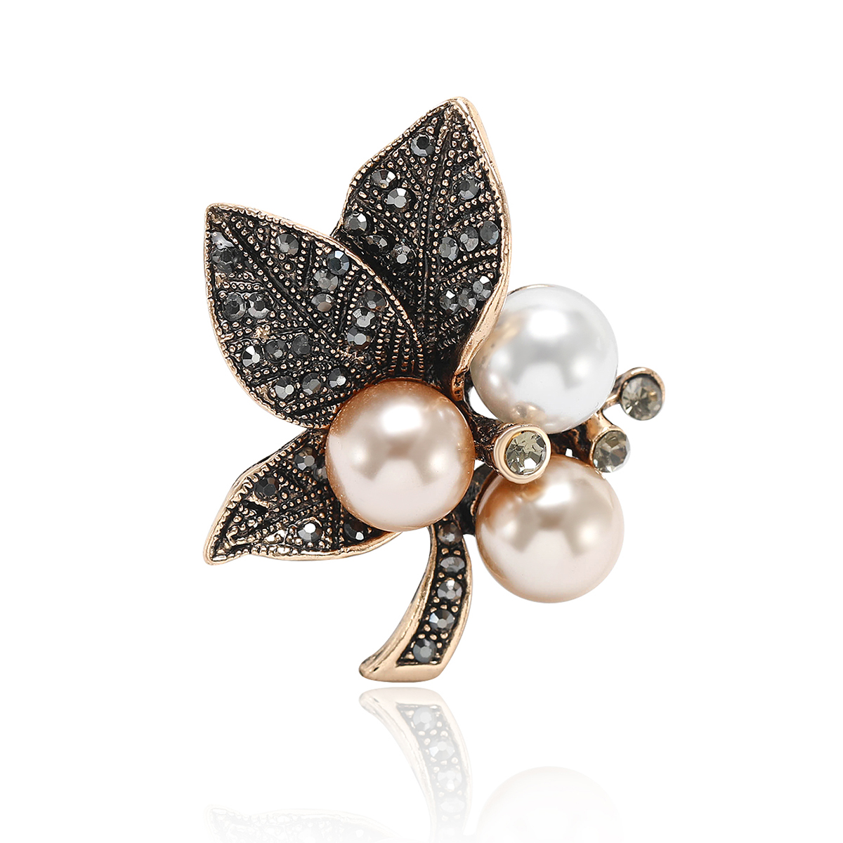 Factory direct sales, creative and light luxury new best-selling retro water diamond plum blossom stainless steel brooch, anti-glare, light luxury creative retro brooch, simple and fashionable accessory pin Item Picture